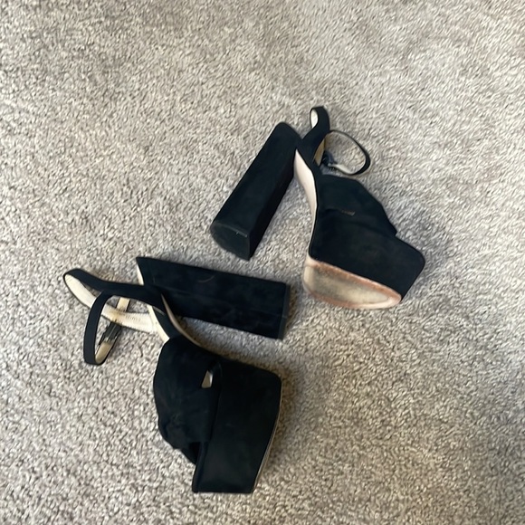 Black High Heels 👠 - Picture 3 of 7